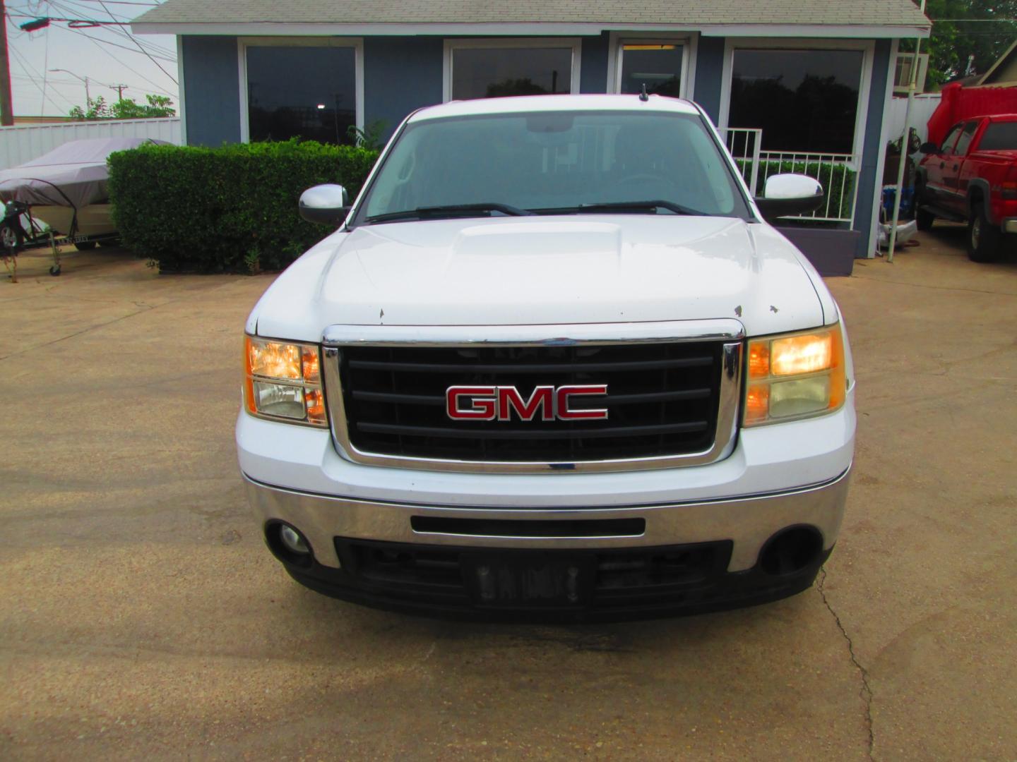 2009 WHITE GMC Sierra 1500 (3GTEC23J59G) , located at 1815 NE 28th St., Fort Worth, TX, 76106, (817) 625-6251, 32.795582, -97.333069 - Photo#1